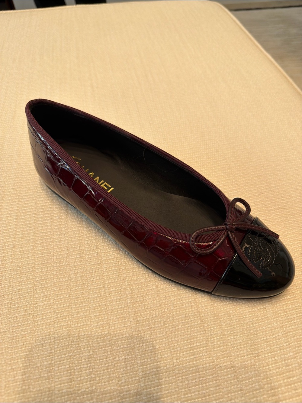 Sz 39/US 8 CHANEL Burgundy Croc Ballet Flats - Picture 3 of 3